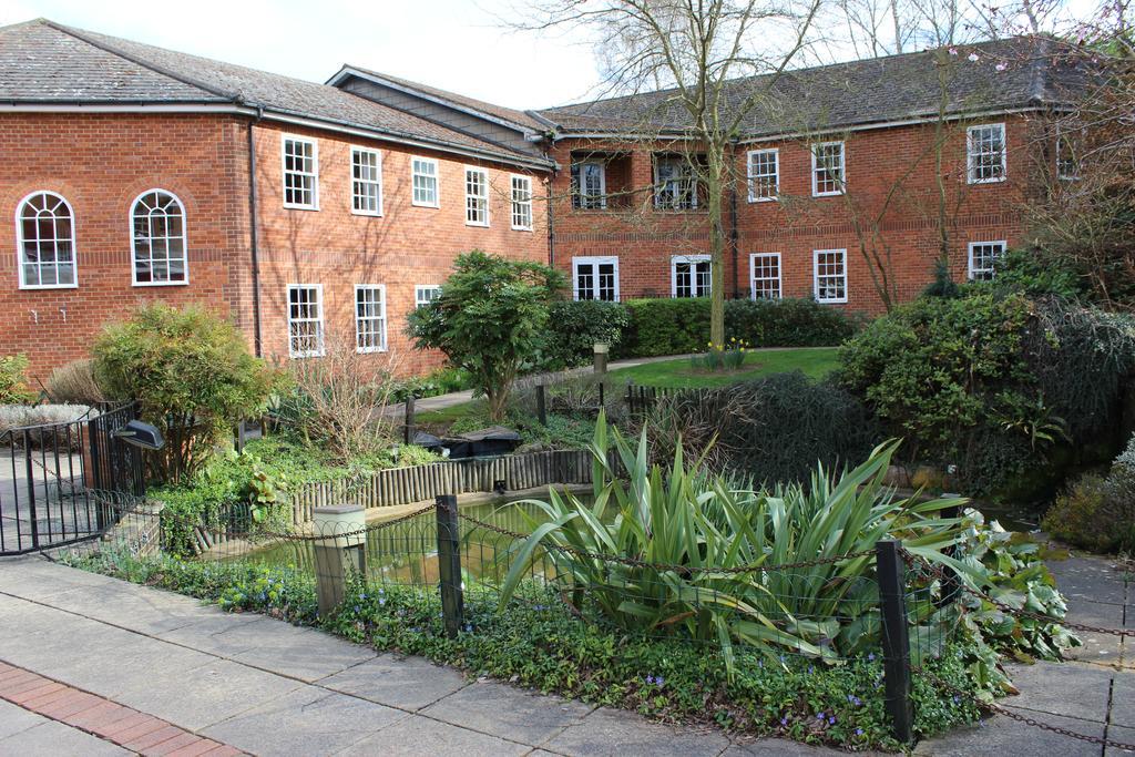 Best Western Moore Place Hotel Milton Keynes Exterior photo
